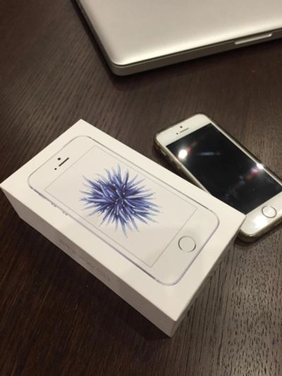 Лот: 10416017. Фото: 1. iPhone SE. Смартфоны