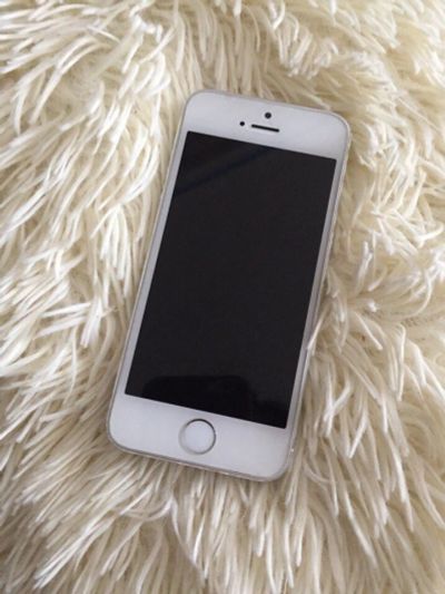 Лот: 10331926. Фото: 1. iphone 5S 16gb silver. Смартфоны