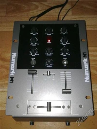 Лот: 2496445. Фото: 1. Scratch DJ Mixer Numark M-1. Микшеры, предусилители, микрофонные эффекты