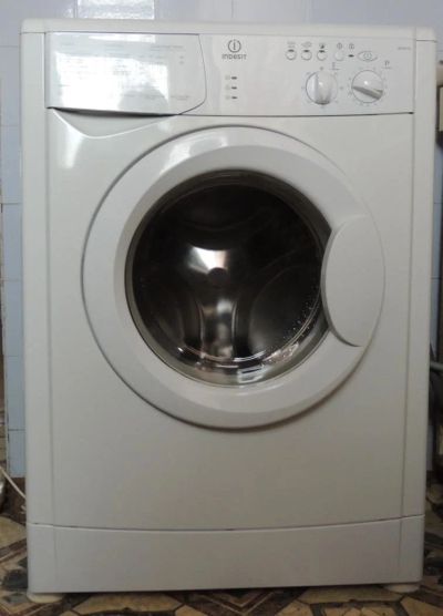 Лот: 10497898. Фото: 1. Продам стиральную машину indesit... Стиральные машины