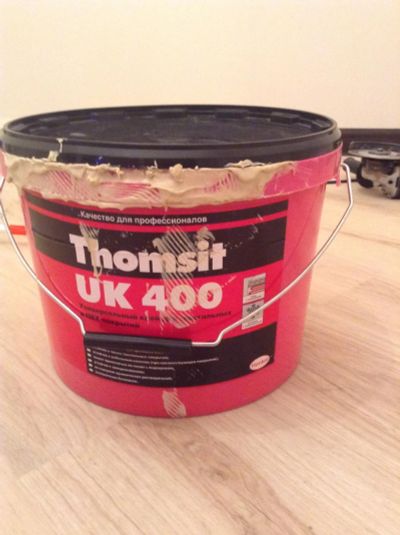 Лот: 6927982. Фото: 1. Клей Thomsit uk 400 для ПВХ плитки. Клеи, герметики, пена монтажная, клейкие ленты