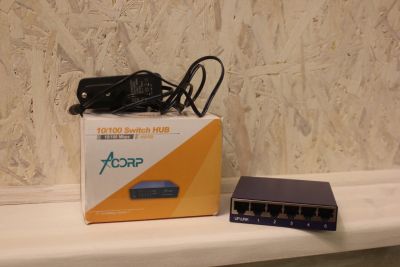 Лот: 15073042. Фото: 1. 10/100 Switch HUB, Свич. Коммутаторы