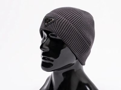 Лот: 20678595. Фото: 1. Шапка Prada. Шарфы, платки