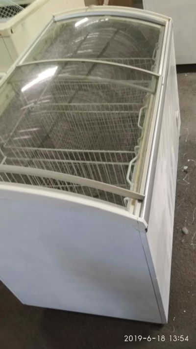 Лот: 13972752. Фото: 1. Морозильный ларь derby-400 стекло... Холодильное