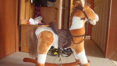 Лот: 2730147. Фото: 1. Игрушка лошадка-качалка.Ржет как... Развивающие