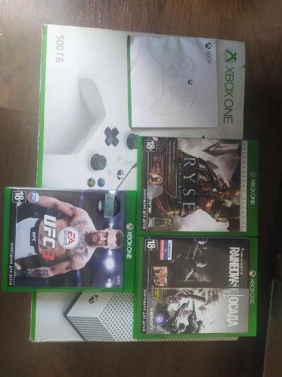 Лот: 17520982. Фото: 1. Xbox one s +3 диска. Игровые приставки, консоли