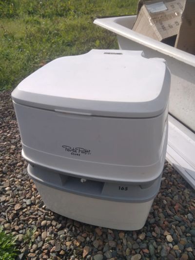 Лот: 25742959. Фото: 1. Биотуалет Porta Potti Qube 165... Другое (для дачи, дома, огорода, бани, парка)