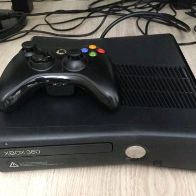 Лот: 14012559. Фото: 1. XBox 360 slim 2013 прошита обмен. Игровые приставки, консоли