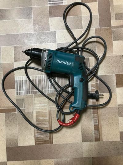 Лот: 9642613. Фото: 1. Сетевой шуруповерт Makita 6824... Электроинструмент