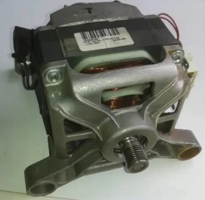 Лот: 15925634. Фото: 1. Indesit WISL 83, двигатель. Запчасти для остальной бытовой техники