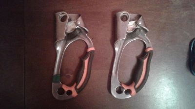 Лот: 10832824. Фото: 1. Жумар Petzl, 2 штуки. Альпинизм и скалолазание