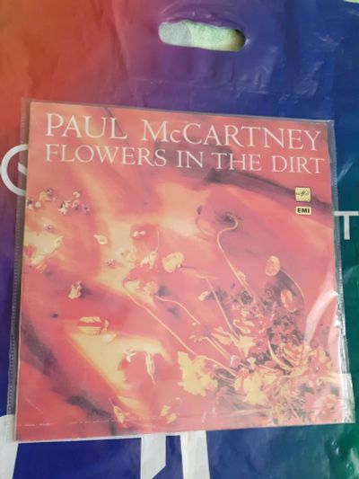 Лот: 20737523. Фото: 1. lp винил Paul McCartney and Wings. Аудиозаписи