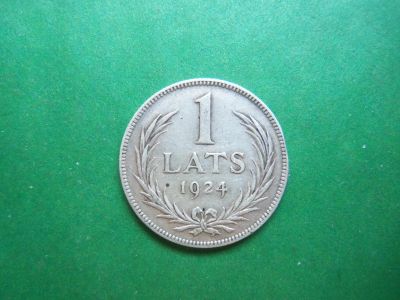Лот: 21278012. Фото: 1. Латвия 1 лат 1924 г.,серебро. Европа