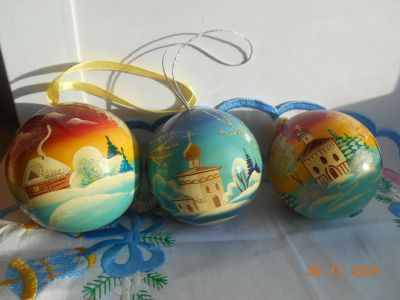 Лот: 19705818. Фото: 1. Ёлочные шары деревянные. Гирлянды, шарики, новогодние аксессуары