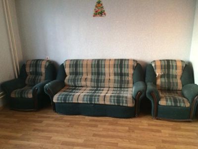Лот: 8288659. Фото: 1. Диван и два кресла. Кресла, пуфы