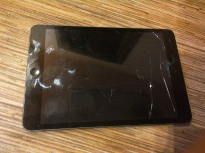 Лот: 15656468. Фото: 1. Глючный оригинальный планшет iPad... Планшеты