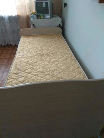 Лот: 11042636. Фото: 1. Кровать в отличном состоянии с... Кровати