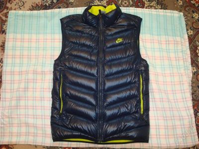 Лот: 6260834. Фото: 1. Жилетка nike оригинальная. Верхняя одежда