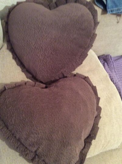 Лот: 7730868. Фото: 1. Подушки сердечки. Одеяла, подушки