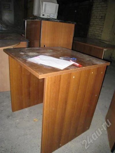 Лот: 344905. Фото: 1. Продам стол коричневый маленький. Красноярск