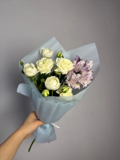 Лот: 25720972. Фото: 1. 2. Букет- комплимент сборный торги... Свежие цветы