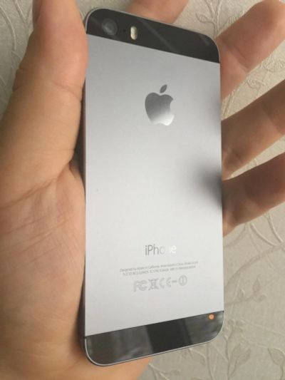 Лот: 6470750. Фото: 1. iPhone 5s 16 16gb Space Gray Чёрный. Смартфоны