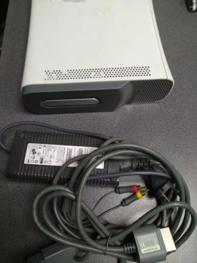 Лот: 11473014. Фото: 1. Xbox 360 белая 250Gb прошита. Консоли