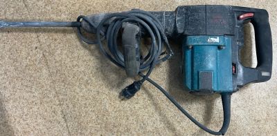 Лот: 20725422. Фото: 1. Отбойный молоток makita HM1202C. Электроинструмент