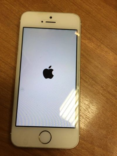 Лот: 6907778. Фото: 1. IPhone 5s 16gb Gold. Смартфоны