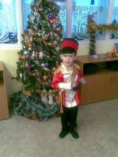 Лот: 2200190. Фото: 1. новогодний костюм гусар. Детские карнавальные, праздничные костюмы