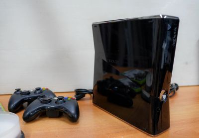 Лот: 16322388. Фото: 1. XBOX 360 slim 250Gb LT 3. Игры для консолей