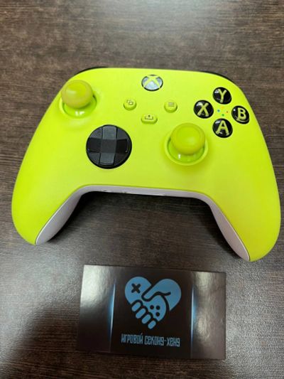 Лот: 20611167. Фото: 1. Оригинальный геймпад Xbox Series... Аксессуары для игровых приставок, консолей, геймпады