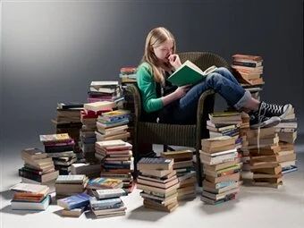 Лот: 10274178. Фото: 1. Продам коробку и мешок книжек... Художественная