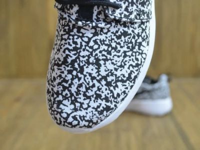 Лот: 14957992. Фото: 1. Кроссовки Nike Roshe Run серые. Кеды, кроссовки, слипоны