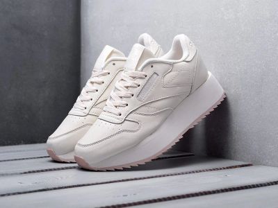 Лот: 16186771. Фото: 1. Кроссовки Reebok Classic Leather... Кеды, кроссовки, слипоны
