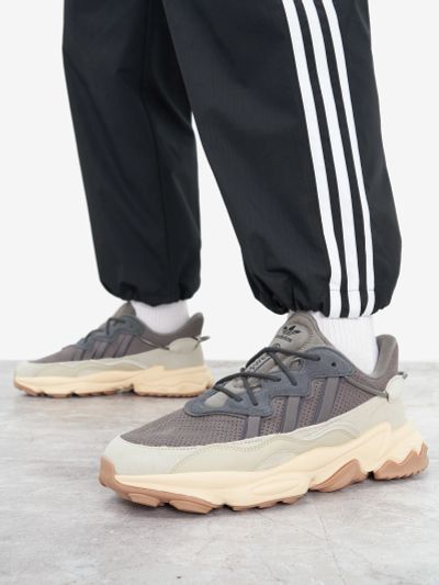 Лот: 24288039. Фото: 1. Кроссовки мужские adidas Ozweego... Кеды, кроссовки, слипоны