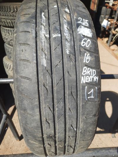Лот: 23517945. Фото: 1. 1шт 215-60-16 Bridgestone Nextry. Шины