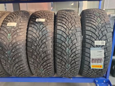 Лот: 19963971. Фото: 1. Шины 215/65r17 pirelli ice zero... Шины