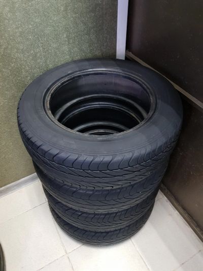 Лот: 16157885. Фото: 1. Шины Dunlop R14 175/65 летние. Шины