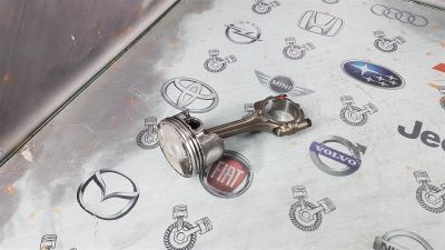 Лот: 23587848. Фото: 1. Поршень с шатуном Mitsubishi Colt... Двигатель и элементы двигателя