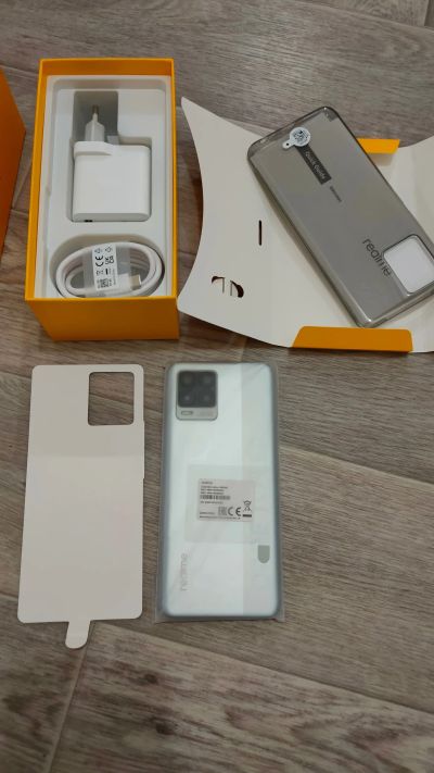 Лот: 18418056. Фото: 1. Смартфон Realme 8 6/128 ГБ серебристый. Смартфоны