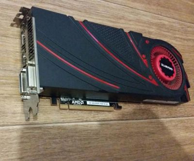 Лот: 10573123. Фото: 1. Продам видеокарту Gigabyte Radeon... Видеокарты