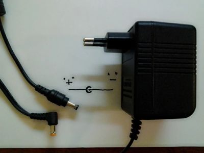 Лот: 3595321. Фото: 1. Блок питания +9V на 2 примочки... Гитарные эффекты и комбоусилители