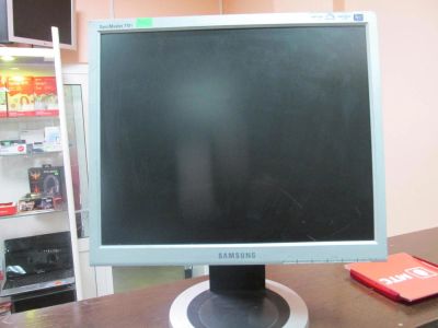 Лот: 10650915. Фото: 1. Монитор Samsung 710T (5546). ЖК-мониторы