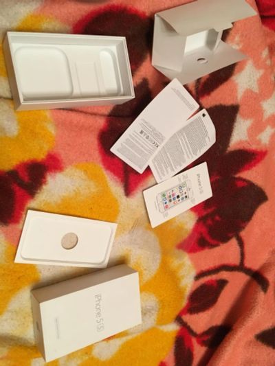 Лот: 11486489. Фото: 1. Коробка iPhone 5s 16gb gold. Коробки, инструкции