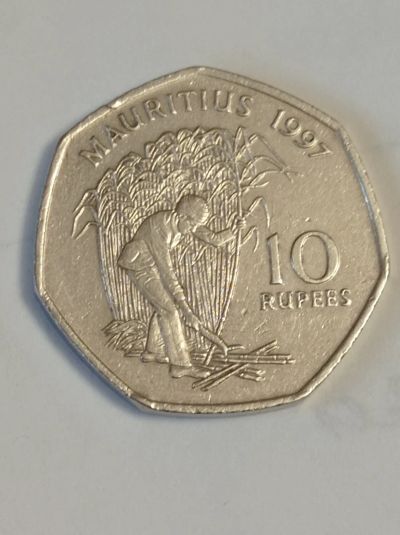 Лот: 9495213. Фото: 1. Маврикий 10 рупий 1997 год. Уборка... Африка
