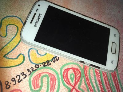 Лот: 7732909. Фото: 1. Оригинальный Samsung Белый сотовый... Смартфоны