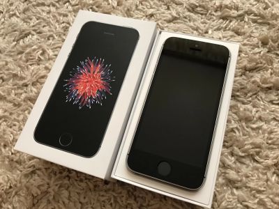 Лот: 16920615. Фото: 1. iPhone SE 32Gb Space Gray. Смартфоны
