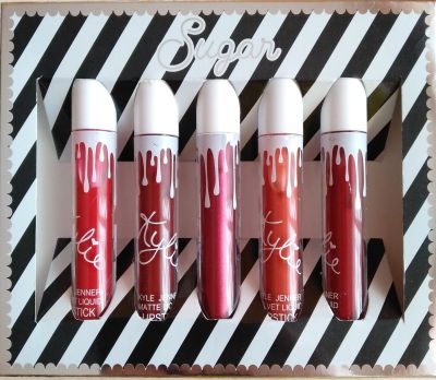 Лот: 15435855. Фото: 1. Блеск для губ Kylie. Макияж