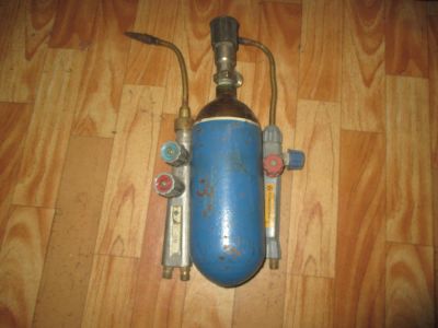 Лот: 7265565. Фото: 1. баллон кислородный + 2 горелки. Баллоны, газ в баллонах